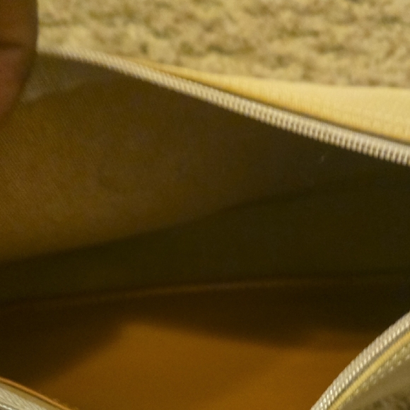 Elegant Longchamp Tan Shoulder Bag - Picture 8 of 14